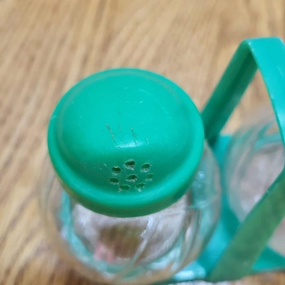 VTG 1950s Hazel Atlas Clear Glass Salt & Pepper Shakers Set Retro Green Plastic